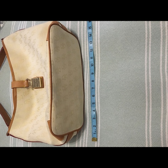 Dooney & Bourke EUC RARE Slouch Pristine Ivory/Cream Bag Beautiful Gold Hardware - Picture 16 of 16